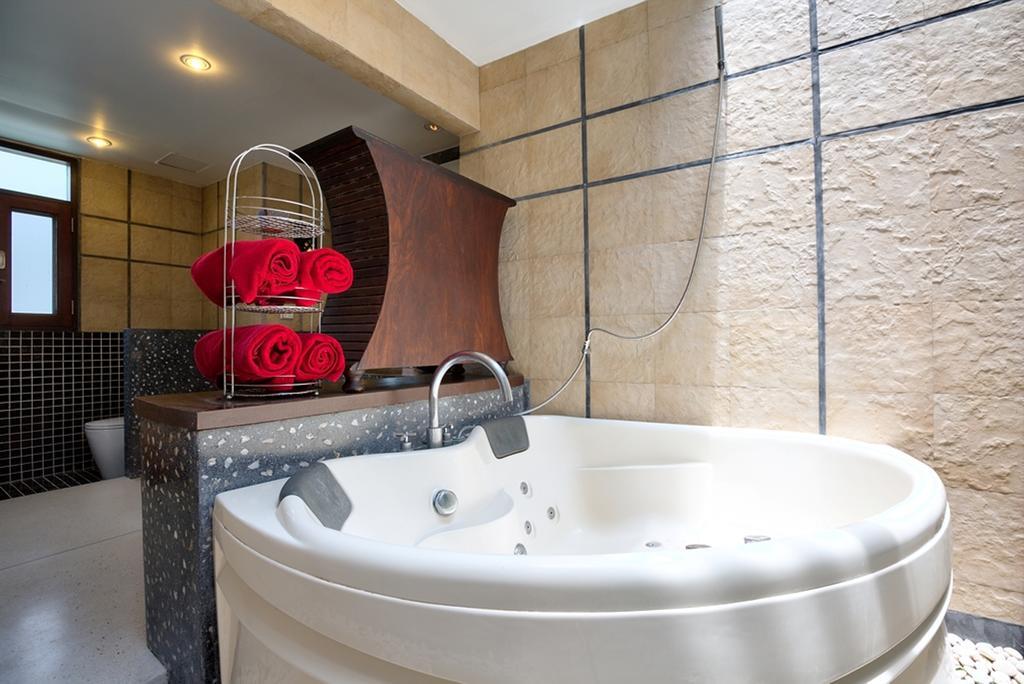 קו סמוי Emerald Sands - Beach Front 4 Bed Pool Villa חדר תמונה
